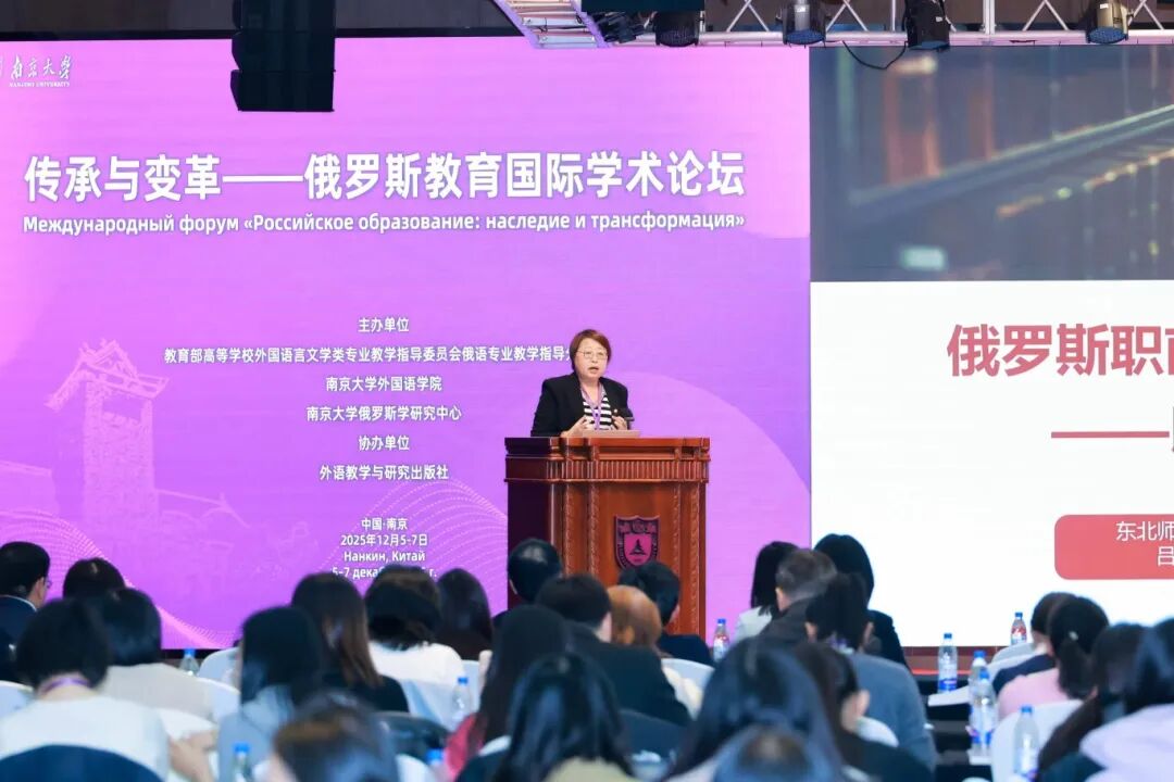 吕文华副教授作报告