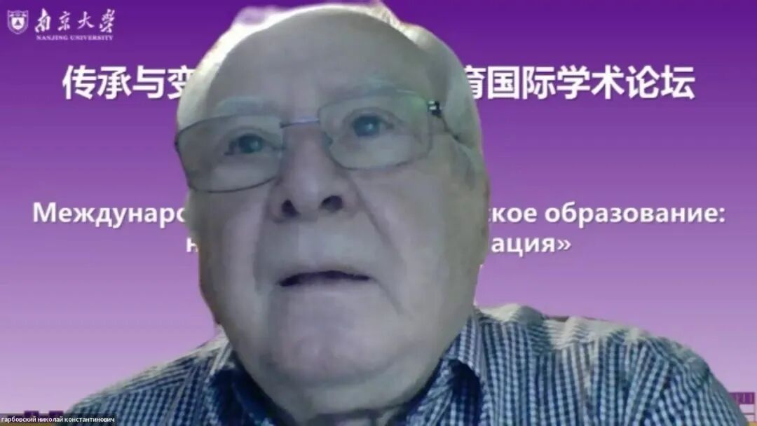尼·康·加尔博夫斯基教授作报告